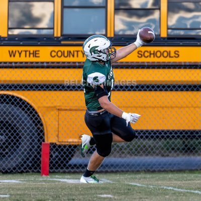 Inside linebacker | 4.0 GPA | 200lb 6’1 | 2027 | Bench 335 | Squat 515 | https://t.co/GON7F6Iznx soph season