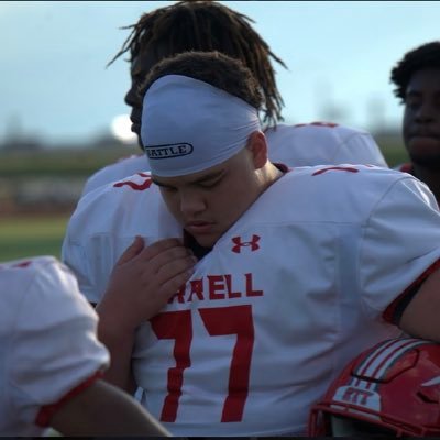 Terrell High School Football Player🏈❤️🤍 LT/C/G/RT/DT🥞🏈 5'10 300lbs🏈❤️ Class of 2026🌟💫#77👏 3.1 GPA