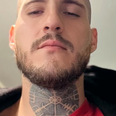 iOS developer, versatile, curious, I love technology and disruptive innovation. Passionate about immersive experiences in AR and artificial intelligence.