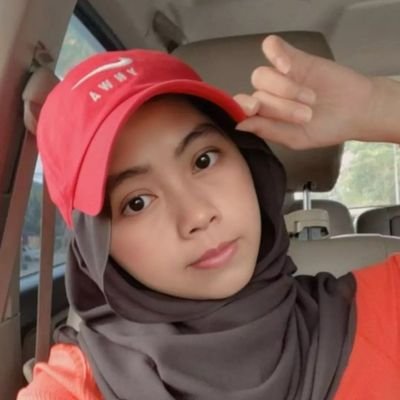 rienanicorn's profile picture. aku bukan siapa2 😁