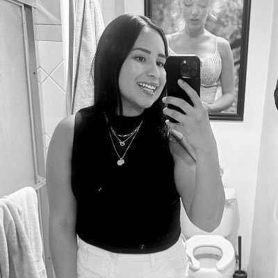 laurenbluntt's profile picture. 