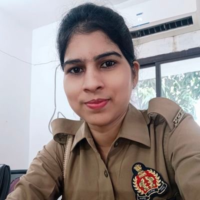im_varshayadav's profile picture. COP 👮‍♀️