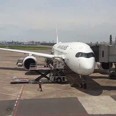 AydmIsrZslNvJdL's profile picture. 車と飛行機と、はいじぃさんが大好きなアナログ時代の人間です