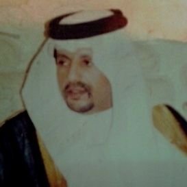 سكرتير تحرير مجلة ملامح الادبيه سابقا شاعر اكتب عن كل ألم بطريقتي واعيش علي اطلال ذكريات الزمن الجميل وغالبا يصيبني الزهايمر وانسى كثيرا لدرجة نسيان ان اكتب