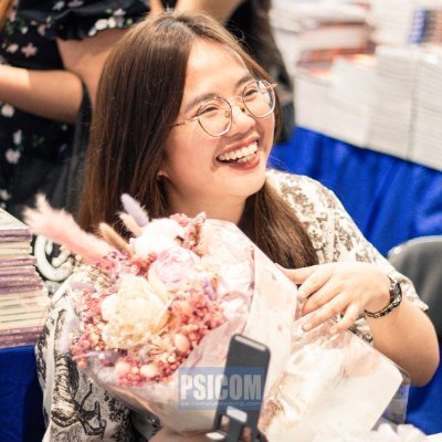 A writer on a mission to inspire. Follow her for stories that ignite passion and for a daily dose of motivation.✨ #AnakniRizal on Wattpad ✒️