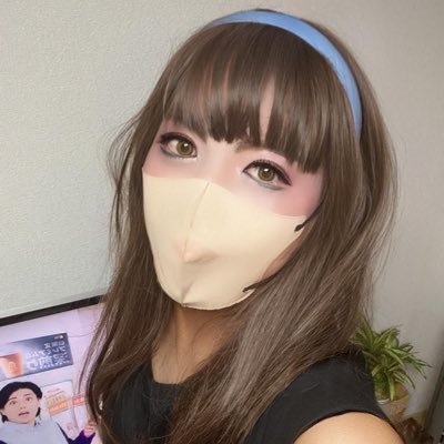 女装してエッチな事が好きな男の娘です(*'▽'*) 女の子の時はピンクが大好き💕 かわいい服を着て派手なネイルやメイクをするのが大好き💕女の子や女装子同士のエッチしたいなぁ🎀自由にフォローしてね💕 投稿写真はフェイスアップなどで多少加工してます😅#女装 #偽娘 #メス化 #コスプレ