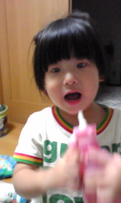 はじめまして。7才、5才、1才の１男2女の母です。小学生と保育園児二人をかかえ、育児に仕事にバタバタですが、楽しく日々を過ごせるよう心がけています。