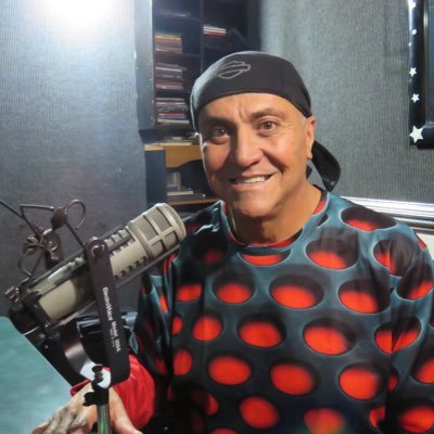 Gerente de La @superestacion ¡La Evolución de la Radio! Pionero de la radio juvenil en Colombia.