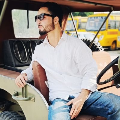 ہو پیکرِ خلوص تو کافی ہے ایک شخص!✊🏻