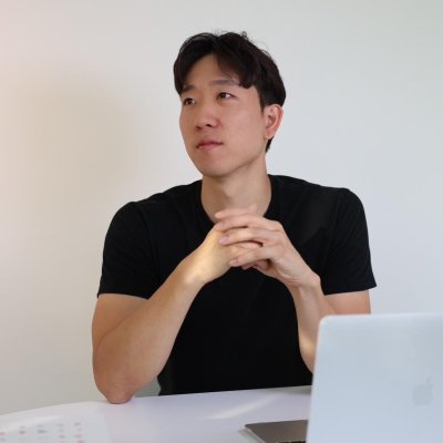 Bio:
- 1st startup MTM female suits (2019)
- CEO of https://t.co/tssSUKkK41 (2020-present)
- Founder of Marketing on Mars podcast (+1.5M views)
- Founder of Happy Hours