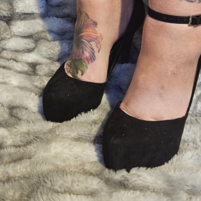 trying to make money to help my kids with these fab feet
