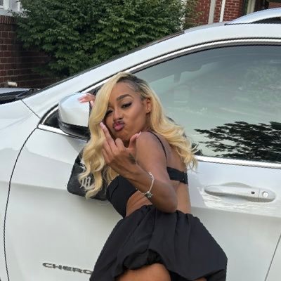 chanellljj's profile picture. new twittaa💚