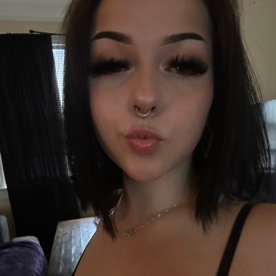 bellanoirxo's profile picture. 