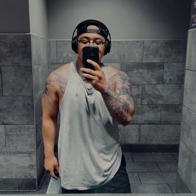 kungfookenn's profile picture. these tweets are for the birds 🐣