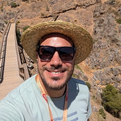 andrecereja's profile picture. Algarvio desterrado na margem sul. Inginheiro. Lurker na rede do passarinho nas horas vagas.