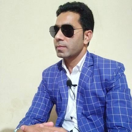 मैं बेपनाह अंधेरों को सुबह कैसे कहूं,
मैं इन नज़ारों का अंधा तमाशबीन नहीं!
