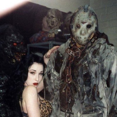 mourgedollie's profile picture. I’m obsessed w vampires ^,^                                18                                                                                     ig:kxliani🐈‍⬛