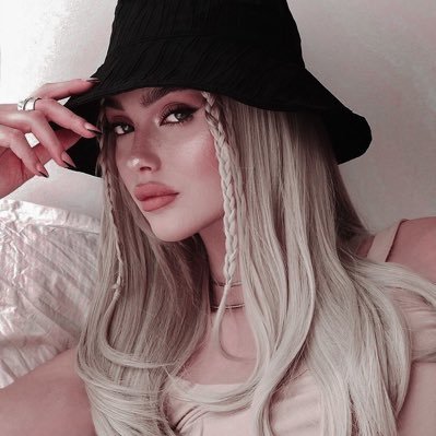 ⠀ ⠀⠀𓂃⠀ 🦋 ⠀ ៸⠀ 𝚊𝚛𝚊𝚋𝚎𝚕𝚕𝚊 ⠀⠀𝚑. ⠀⠀𝚌𝚊𝚖𝚙𝚋𝚎𝚕𝚕 ⠀ , ⠀⠀ 𝓽𝖍𝖊 ⠀⠀ 𝖇𝖑𝖔𝖓𝖉𝖎𝖊 ⠀⠀ 𝖕𝖆𝖗𝖆𝖉𝖎𝖘𝖊 ⠀⠀ ₍ ⠀⠀ influencer ⠀⠀ ⁺ ⠀⠀pediɑtric ⠀⠀ doctor ⠀ .ᐟ