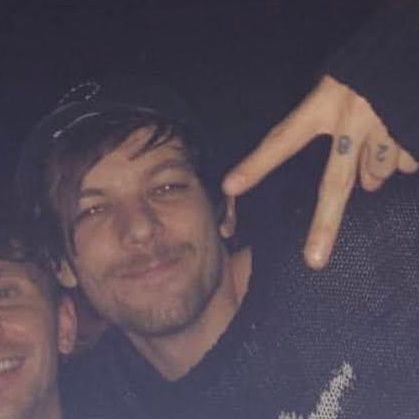 eu, o louis e o zayn ouvindo night changes • fan account (a/ela/a)