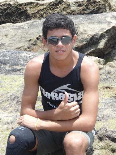 Sou uma pessoa muito Feliz,de Bem com a vida,Gosto de joga bola no momento tô com uma lesão no joelho,sih Deus quiser vou volta logo aos gramados vamo Timão!!!
