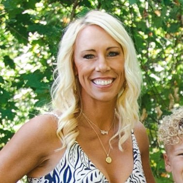 Wife. Mom of 2. Volunteer, substitute and supporter of Lakota schools. Runner. Lover of exercise and health. OU grad. 🤼♂️ mom