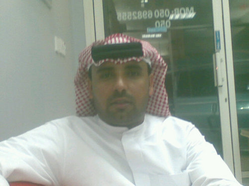 سالم علي القشئي ﻣ̉ڼَ ﺂﻟﺂمارات. يدوم لك الهلا ويدوم لك التبجيل،ياوحدن مسراه من العز ماهز فنجانه' هذه سقطرة من حولها الأبرهة والفيل،قد له سنة يحوم ومدني جنحانه