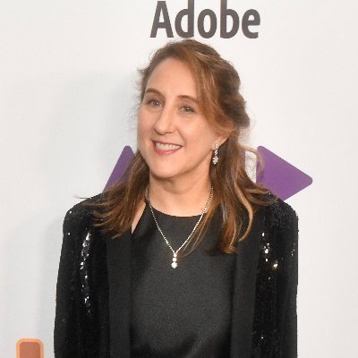 Film Editor 🎞 ✂️ We Were the Lucky Ones, The Patient, Marvelous Mrs Maisel, Fosse/Verdon, The Wire. Producer of doc The Surrounding Game @thegomovie ⚫️⚪️