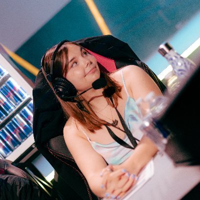 French FGC commentator and content creator 🕹️ • I draw from time to time and play rhythm games too much • FR/EN/DE OK ! • pp by @huonjie