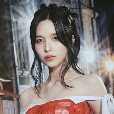 myoishrn's profile picture. Engrp of 𝓣wice’s black swan, 𝑴𝒊𝒏𝒂. ARCHIVED.