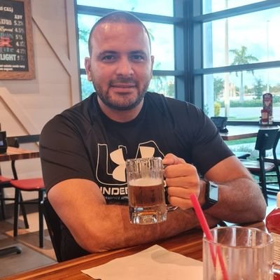 Ingeniero en Sistemas y Telecomunicaciones.
Honesto , Fiel y Trabajador.
Amante de la MLB y NBA