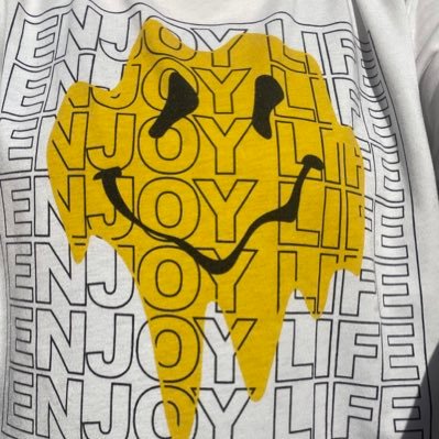 picklemood's profile picture. Burner account, here for the news. Mom, designer, proud liberal snowflake ❄️💙 #resist