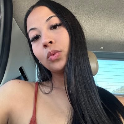 moraesmalu_'s profile picture. mesmo triste eu sorreio