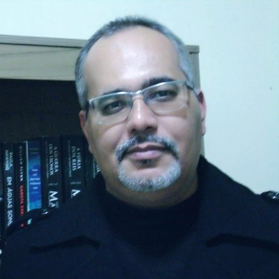 Literatura, cultura pop, futebol e política, não necessariamente nessa ordem. Rubro-negro.