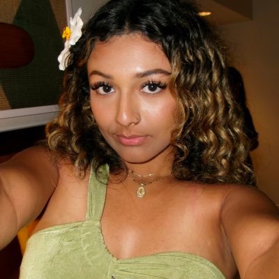 arianaaguillen's profile picture. delusional