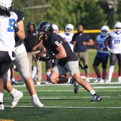 RB 5’11 200 3.8 GPA| @Dupage_Football mjcervantes555@gmail.com