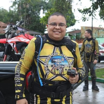Evangélico, Conservador e defensor da família, Profissional de T.I