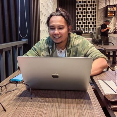 Praktisi tulisan tangan
⭐❤️⭐❤️
Saat ini lagi sibuk menikmati melepaskan 👊🫳
