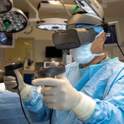 Interested in #neurosurgery using cutting-edged robotic surgery 🏅Researcher of complex brain tumors, Inventor🇮🇷 🇺🇸Aspiring Neurosurgeon🧠Basketball Fan🏀🏖