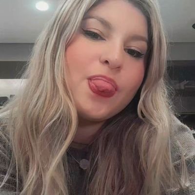 MourahThais's profile picture. Deus viaja comigo e se um dia eu não voltar, é que viajei com ele . 💙 
🌸 Irmã do Thiaguinho
🌸 Flamenguista 
🌸 Carioca