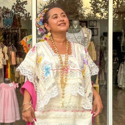YUCATECA VIAJERA 🧭 Única cuenta
Contacto@marianabaenove.com 📩
Marianabaenove@gmail.com 📩