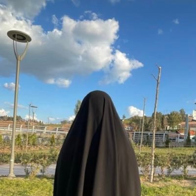 ملتزمة بمنهج النبوة | وأتخذ من #الدين مرجعية لا الأعراف | أرفض الأيديولوجيات المتمركزة حول الذكر أو الأنثى | أسعى إلى نقد #الإلحاد والتصدي للفلسفات الغربية .
