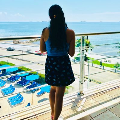 lauraitzel07's profile picture. Interiorista, amante de los libros, de los vinos y de las buenas platicas. Creyente de los disfraces de gente decente. Biodegradable