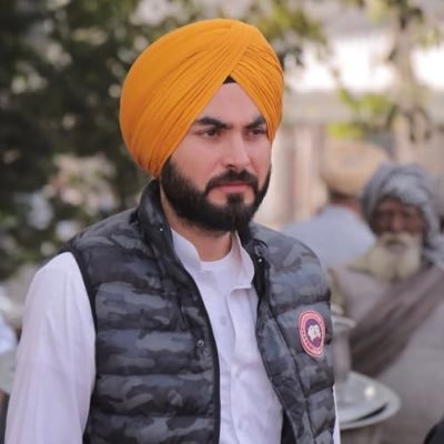 तेरे मे क्या हुनर है ये दुनिया को बताना जरूरी है, अगर तू जिन्दा है तो, जिन्दा नज़र आना जरूरी है !