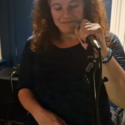 BBC Radio Network Senior Broadcast Journalist @BBC3CR @BBCSurrey @BBCRadioKent @BBCSussex @bbcnews - Singer/actor. Kind, Loyal, Scary, Gooner.
