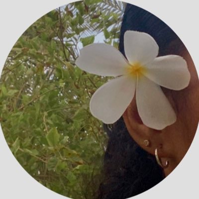‏‏شخص غير واضح ولا يسعى للوضح..