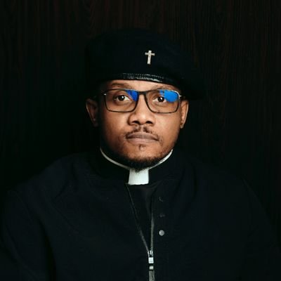 CATHOLIC PRiEST |TEACHER |AUTHOR |POET
|WRITER
|BIBLIOPHILIE |DOGS |MOTORCYCLES ENTHUSIAST |FITNESS ENTHUSIAST |DIGITAL NATIVE and more!