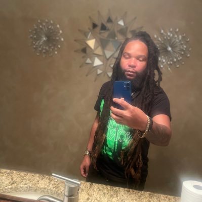 32-Fl- 420 friendly 😎 -anime🍜🍥. sports fan 🏈🏀⚽️🏎️🏁. -DM me I won’t bite unless a want to 😈👅😛