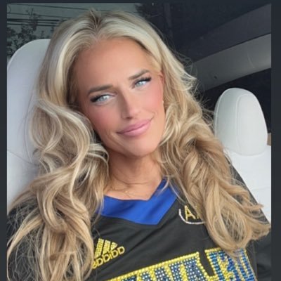 hollykellermoul's profile picture. 