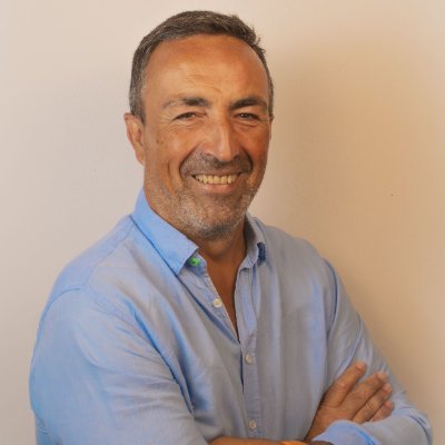 Professional de la investigació de mercats i docent universitari. Amic dels meus amics. Crec en el dret a decidir i la justícia social.