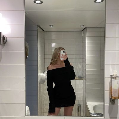 Just a gal, obsessed with food, holidays, football, fashion, and— of course — stuffing my face at every restaurant I can find. Priorities :)
